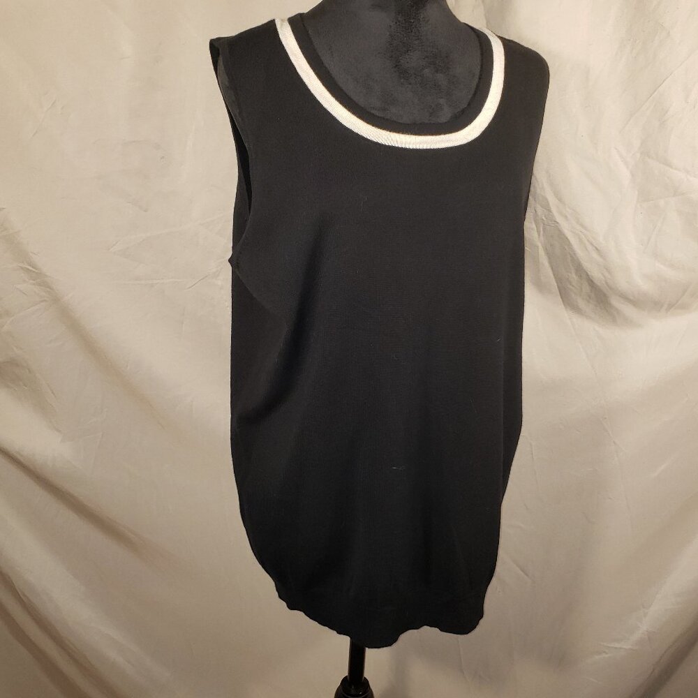 Joseph A Black & White Crew Neck Sleeveless Sweater, Size XL